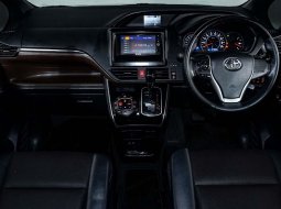 Toyota Voxy 2.0 A/T 2018 7