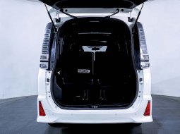 Toyota Voxy 2.0 A/T 2018 6