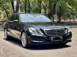 Promo Jual mobil Mercedes-Benz E-Class E 300 2011 Sedan Hitam 1