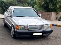 Mercedes-Benz 190E 1990 abu metalik km104rban 1