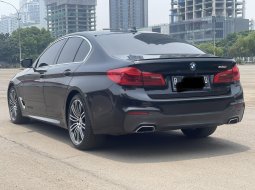Promo Jual mobil BMW 5 Series 530i 2020 Sedan hitam 4