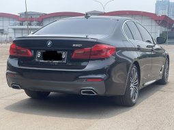 Promo Jual mobil BMW 5 Series 530i 2020 Sedan hitam 5