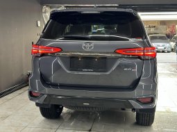 Toyota Fortuner G Abu-abu 8