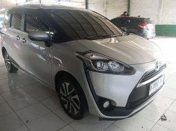 Toyota Sienta V CVT 2017 3