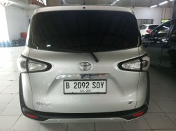 Toyota Sienta V CVT 2017 8