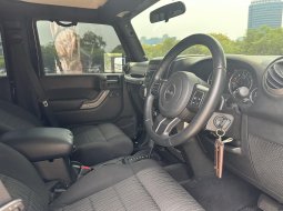 Promo jual mobil Jeep Wrangler Sport Unlimited 2011 Hitam 8