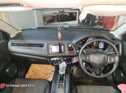 Honda HR-V E CVT Hitam 7