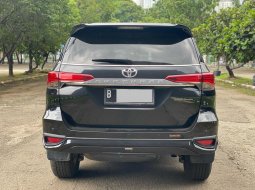 Toyota Fortuner 2.4 TRD AT 2019 Hitam 5