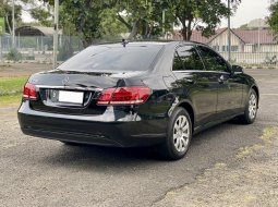 Mercedes-Benz E-Class E 200 2016 Hitam 4