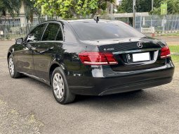 Mercedes-Benz E-Class E 200 2016 Hitam 6