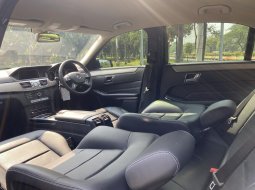 Mercedes-Benz E-Class E 200 2016 Hitam 8