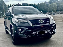 Jual mobil Toyota Fortuner VRZ TRD AT 2019 Hitam mulusss siap pakai..!!!