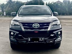 Jual mobil Toyota Fortuner VRZ TRD AT 2019 Hitam mulusss siap pakai..!!! 3