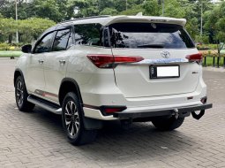 Toyota Fortuner 2.4 TRD AT 2019 Putih 4