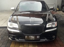 Chrysler 300C 2014 Hitam 1