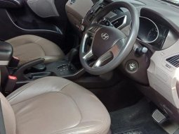 Hyundai Tucson XG CRDi 2011 Hitam 8