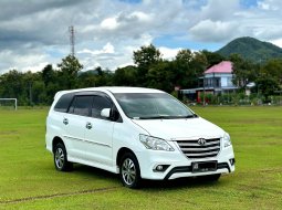 Toyota Kijang Innova V 2015 4