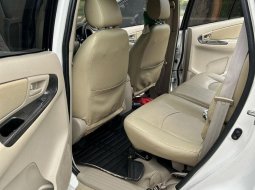 Toyota Kijang Innova E 2012 komplit 2