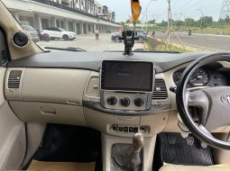 Toyota Kijang Innova E 2012 komplit 7