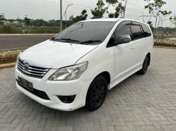 Toyota Kijang Innova E 2012 komplit 8
