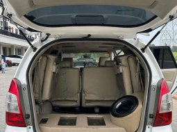 Toyota Kijang Innova E 2012 komplit 9