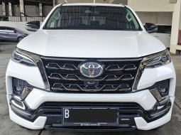 Toyota Fortuner 2.4 GR A/T ( Matic Diesel ) 2021 Putih Km Cuma 27rban Mulus Siap Pakai 1