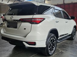 Toyota Fortuner 2.4 GR A/T ( Matic Diesel ) 2021 Putih Km Cuma 27rban Mulus Siap Pakai 6