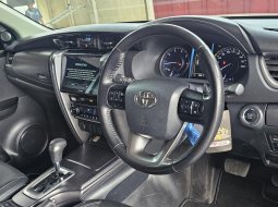 Toyota Fortuner 2.4 GR A/T ( Matic Diesel ) 2021 Putih Km Cuma 27rban Mulus Siap Pakai 9