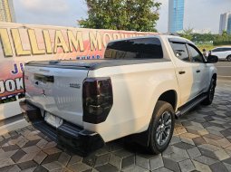 Mitsubishi Triton Ultimate AT Double Cab 4WD tahun 2023 Kondisi Mulus Terawat Istimewa 7