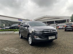 Toyota Kijang Innova V A/T Gasoline 2019 Abu-abu 3