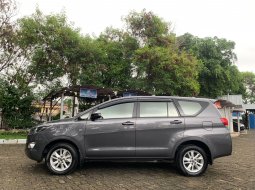 Toyota Kijang Innova V A/T Gasoline 2019 Abu-abu 4