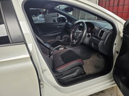 Honda City Hatchback RS AT ( Matic ) 2021 Putih Km Low 20rban Plat Bekasi 8