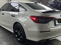 Honda Civic RS A/T ( Matic ) 2023 Putih Km 2rban Mulus Gress Siap Pakai 6