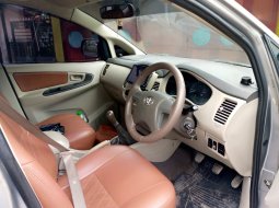 Toyota Kijang Innova E 2015 komplit 8