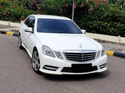 Mercedes-Benz E-Class 250 2012 putih km43ribuan cash kredit proses bisa dibantu 3