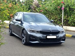 BMW 3 Series 320i M Sport wagon abu 2020 km 6 rban cash kredit proses bisa dibantu