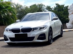 BMW 3 Series 320i M Sport 2021 putih km 8 rban cash kredit proses bisa dibantu 2