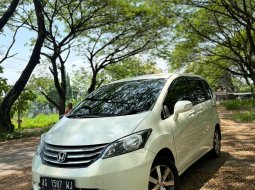 Honda Freed 1.5 2011 kilometer low