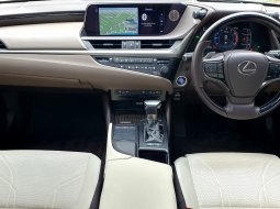Lexus ES 300h Ultra Luxury 2018 km 15 ribuan cream pajak panjang cash kredit proses bisa dibantu 15