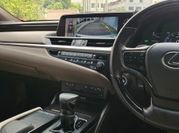 Lexus ES 300h Ultra Luxury 2018 km 15 ribuan cream pajak panjang cash kredit proses bisa dibantu 19