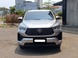 Toyota Kijang Innova V 2023 zenix v kilometer 2 ribuan silver cash kredit proses bisa dibantu