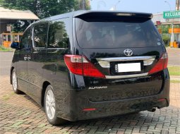 Toyota Alphard X 6