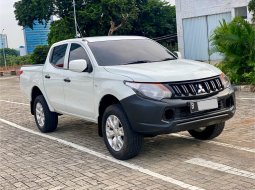 Mitsubishi Triton HDX MT Double Cab 4WD 2017 Putih 3