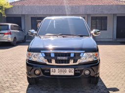 Isuzu Panther LS Black Panther 2010