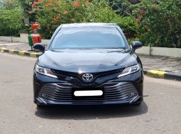 Toyota Camry 2.5 V 2020 hitam km26ribuan pajak panjang tangan pertama dari baru