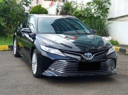 Toyota Camry 2.5 Hybrid 2020 hitam km 26ribuan cash kredit proses bisa dibantu 2