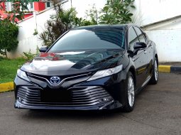 Toyota Camry 2.5 Hybrid 2020 hitam km 26ribuan cash kredit proses bisa dibantu 3