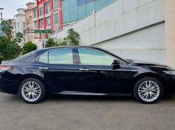 Toyota Camry 2.5 Hybrid 2020 hitam km 26ribuan cash kredit proses bisa dibantu 7