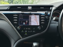 Toyota Camry 2.5 Hybrid 2020 hitam km 26ribuan cash kredit proses bisa dibantu 14