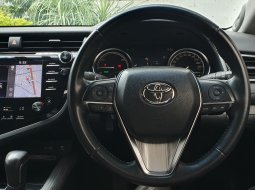 Toyota Camry 2.5 Hybrid 2020 hitam km 26ribuan cash kredit proses bisa dibantu 16